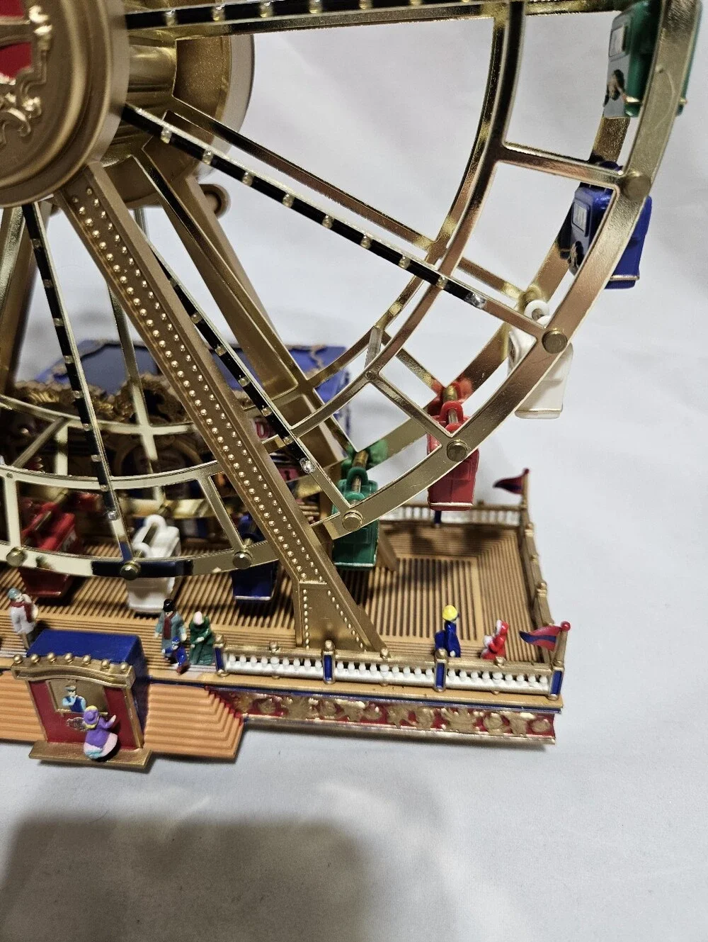 Gold Label Collection World's Fair Ferris Wheel - Gold & White